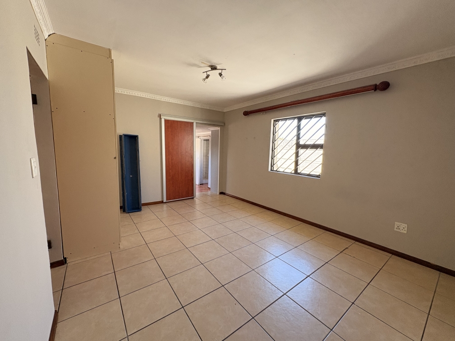 To Let 4 Bedroom Property for Rent in Kirstenhof Western Cape